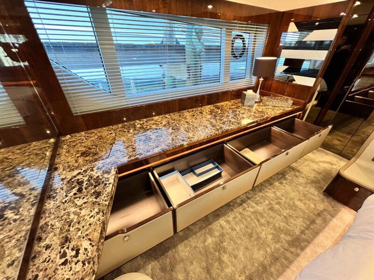 2020-fairline-68-b04f3c