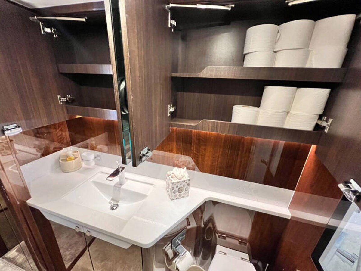 2020-fairline-68-b04f3c