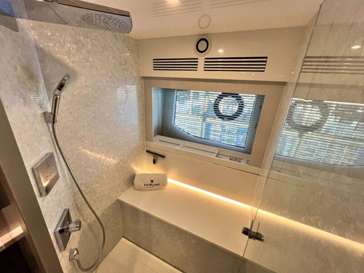 2020-fairline-68-b04f3c