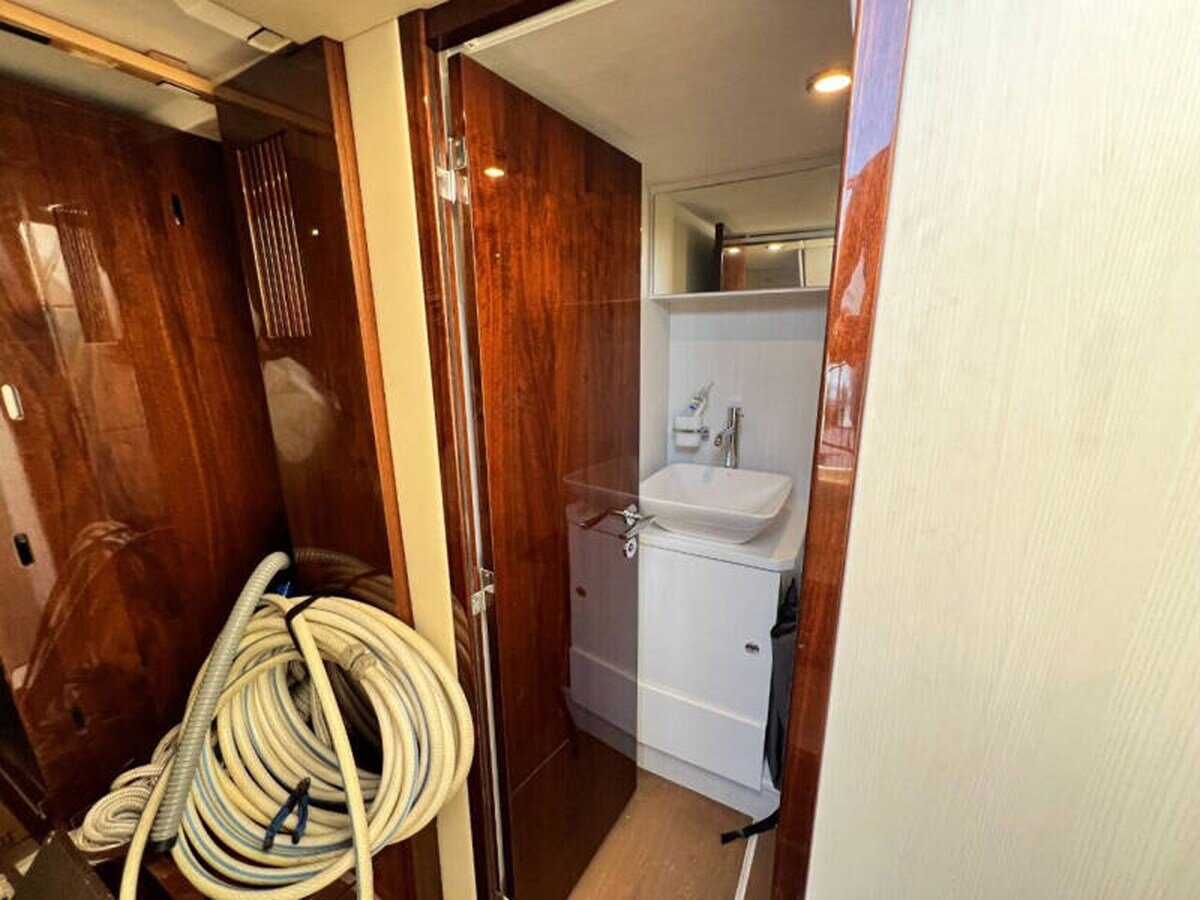 2020-fairline-68-b04f3c