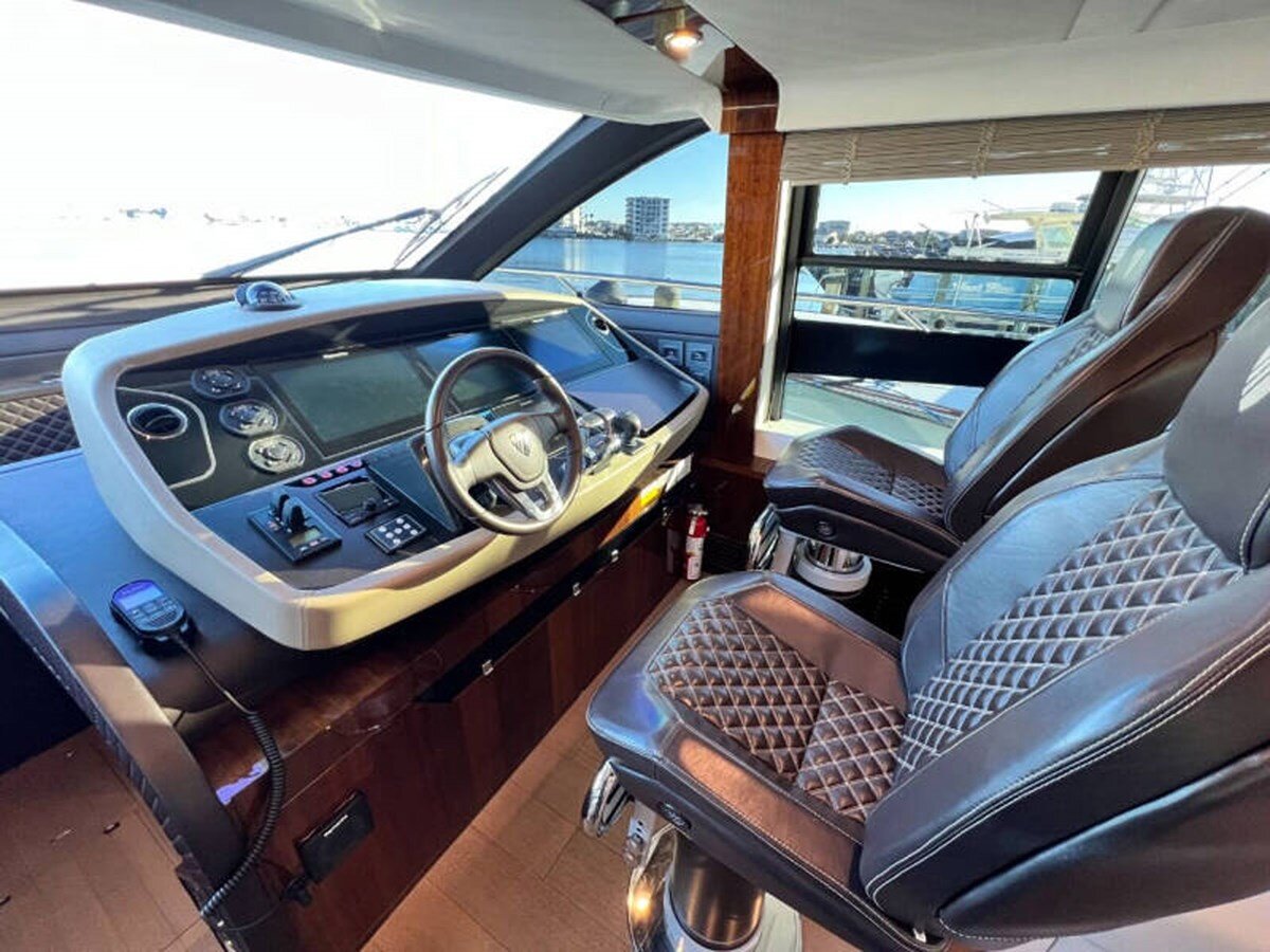 2020-fairline-68-b04f3c