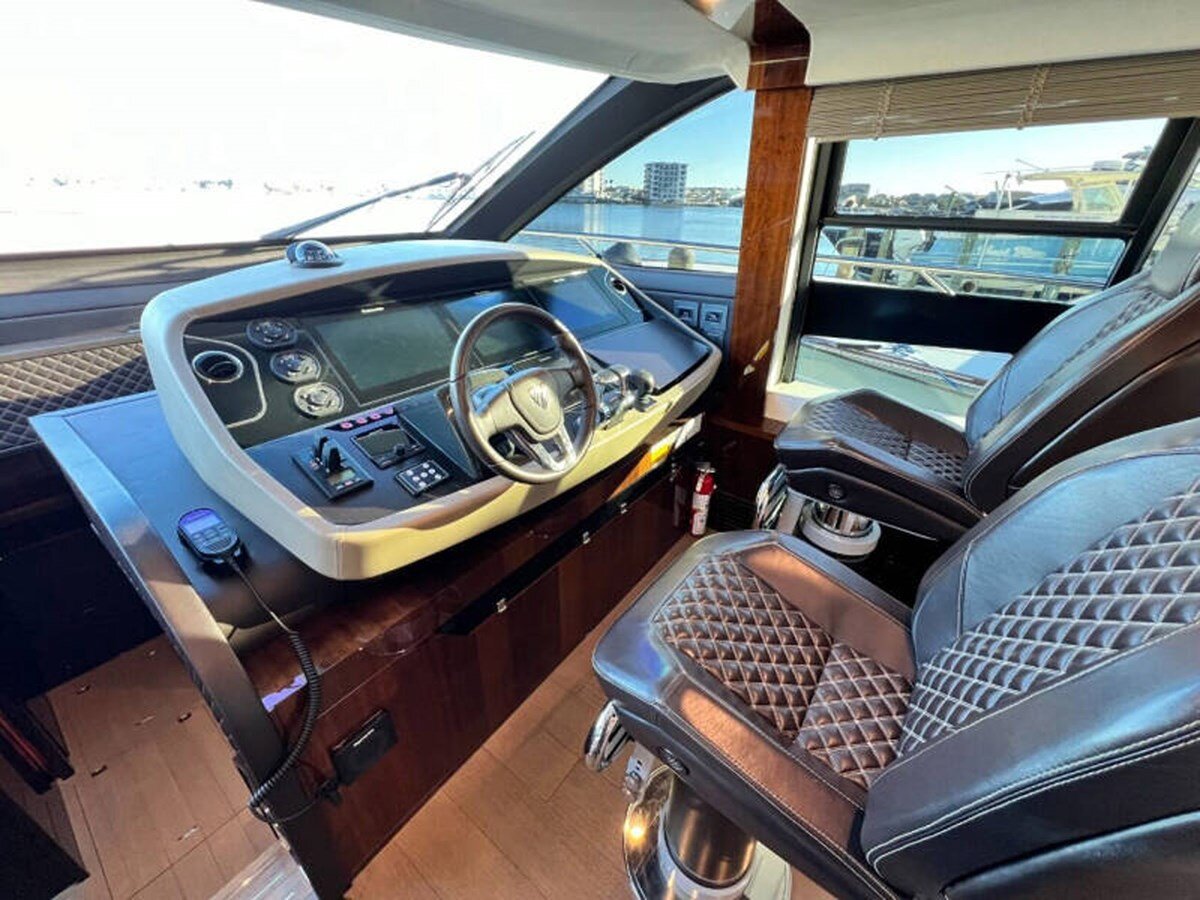 2020-fairline-68-b04f3c