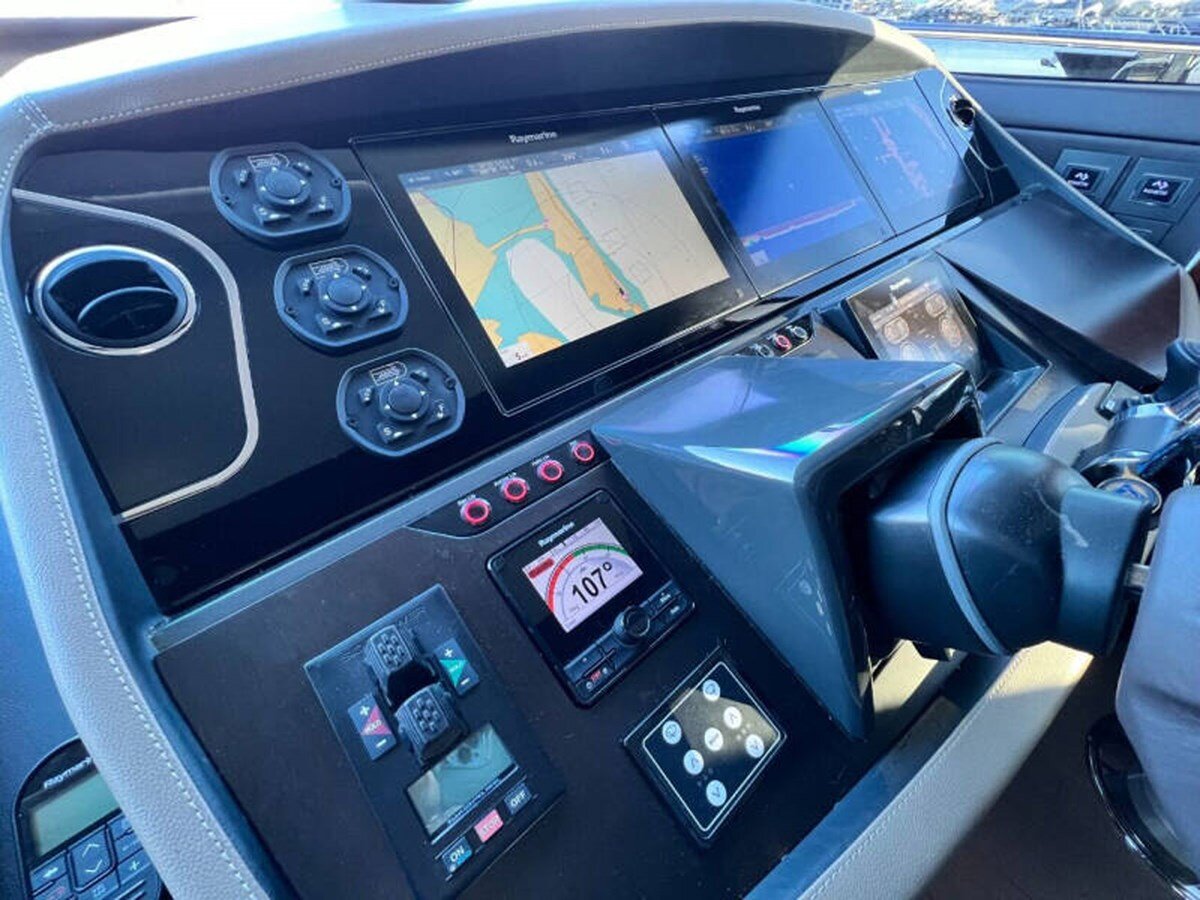 2020-fairline-68-b04f3c