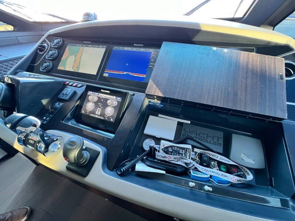 2020-fairline-68-b04f3c