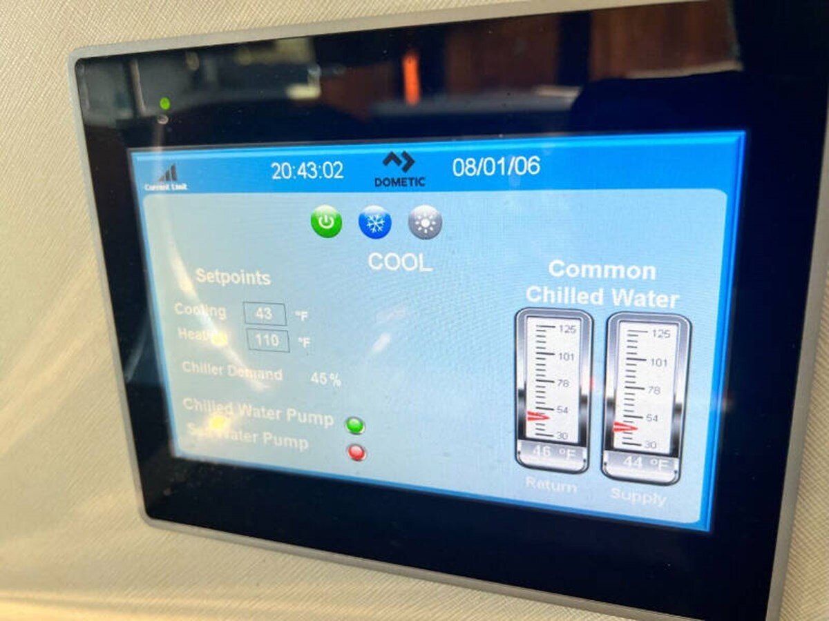 2020-fairline-68-b04f3c