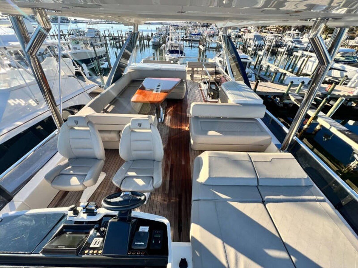 2020-fairline-68-b04f3c