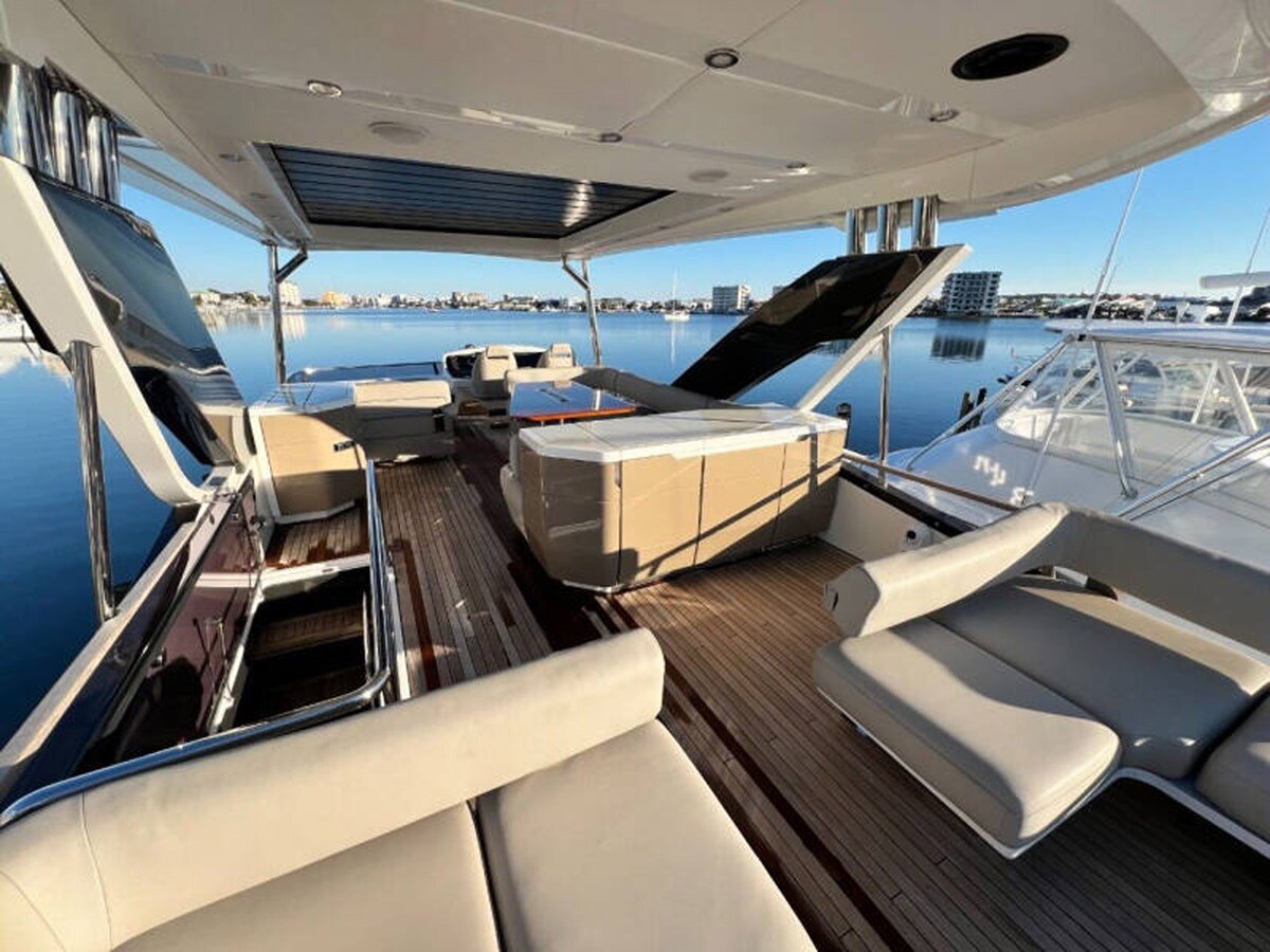 2020-fairline-68-b04f3c