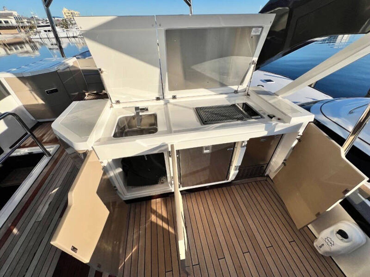 2020-fairline-68-b04f3c