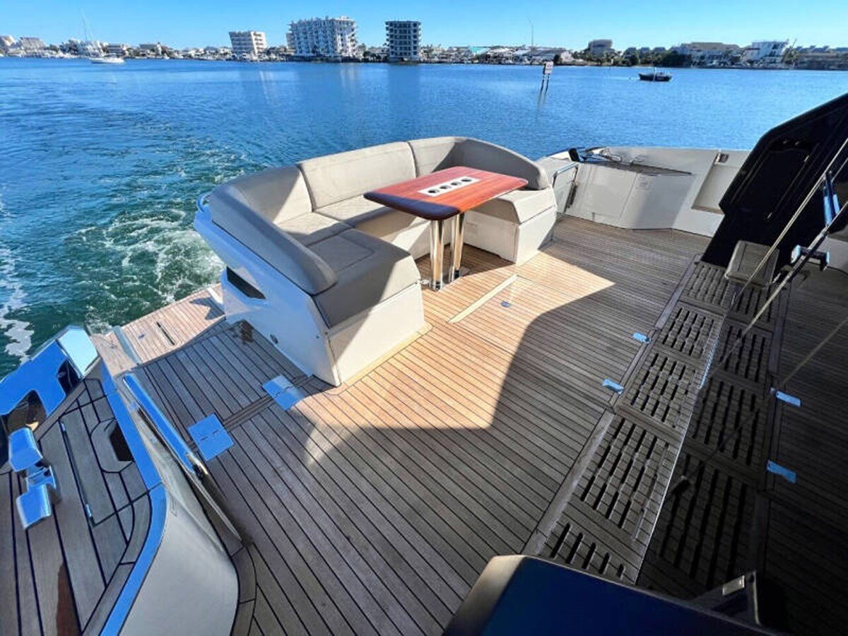 2020-fairline-68-b04f3c