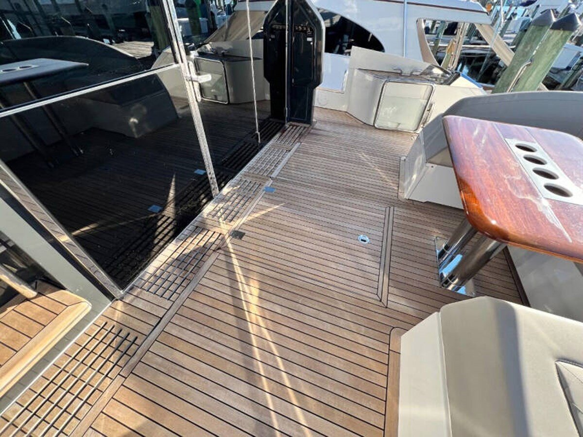 2020-fairline-68-b04f3c