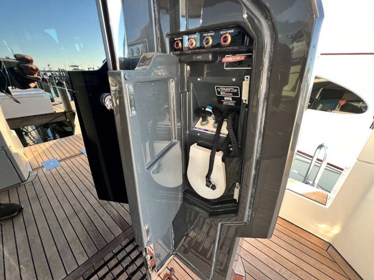 2020-fairline-68-b04f3c