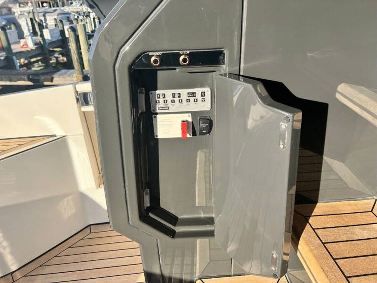 2020-fairline-68-b04f3c