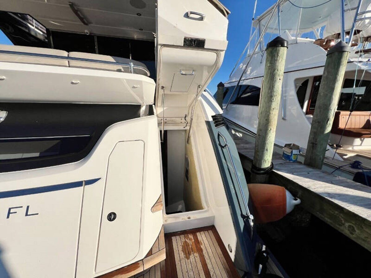 2020-fairline-68-b04f3c