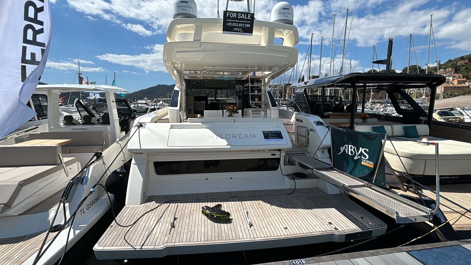 2020-ferretti-yachts-57-2-4f0369