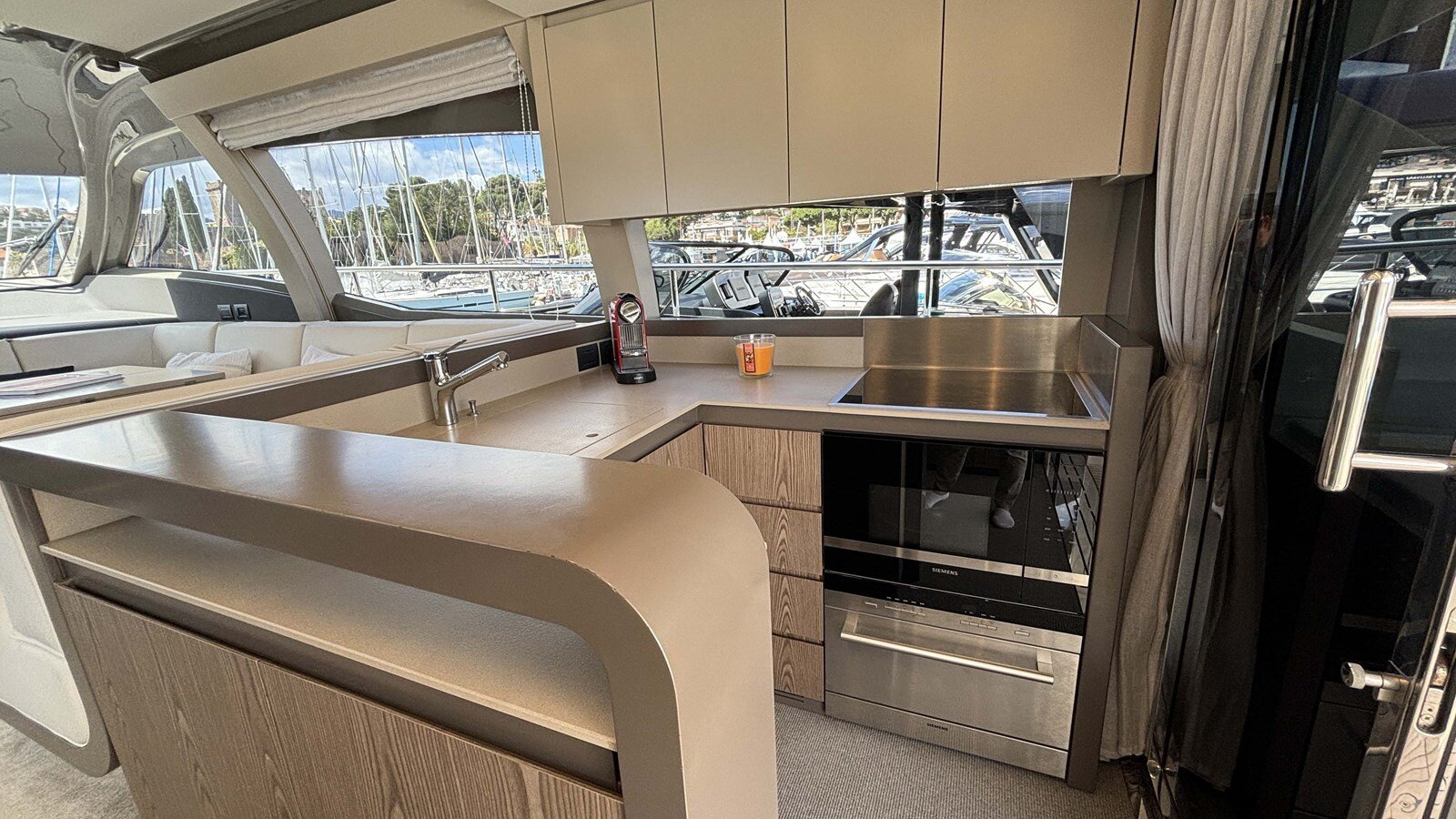 2020-ferretti-yachts-57-2-4f0369