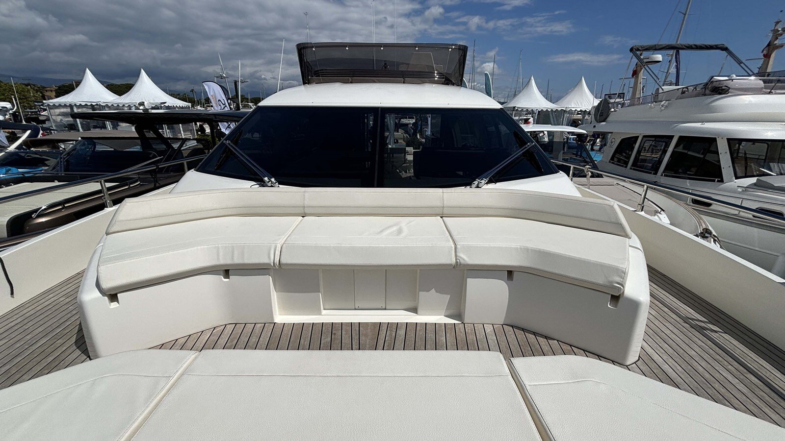 2020-ferretti-yachts-57-2-4f0369