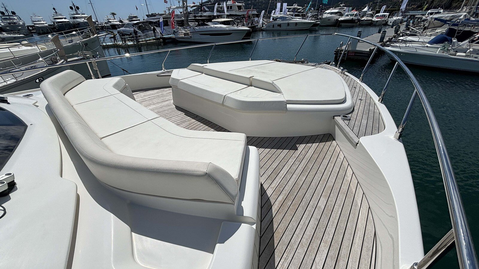 2020-ferretti-yachts-57-2-4f0369