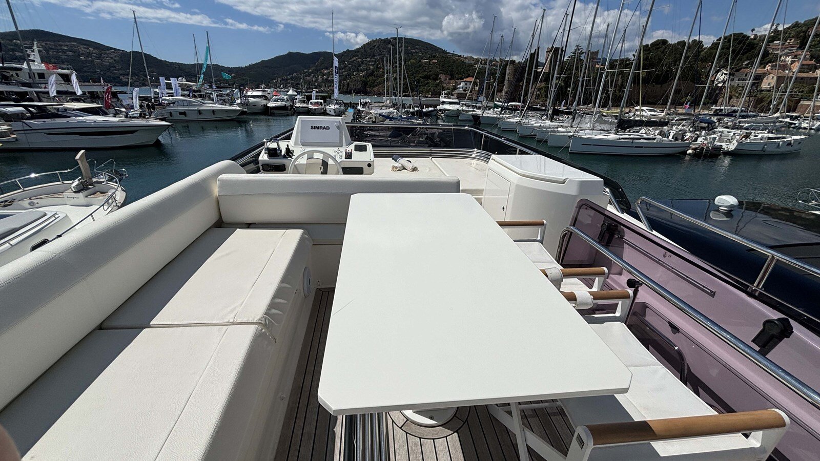 2020-ferretti-yachts-57-2-4f0369