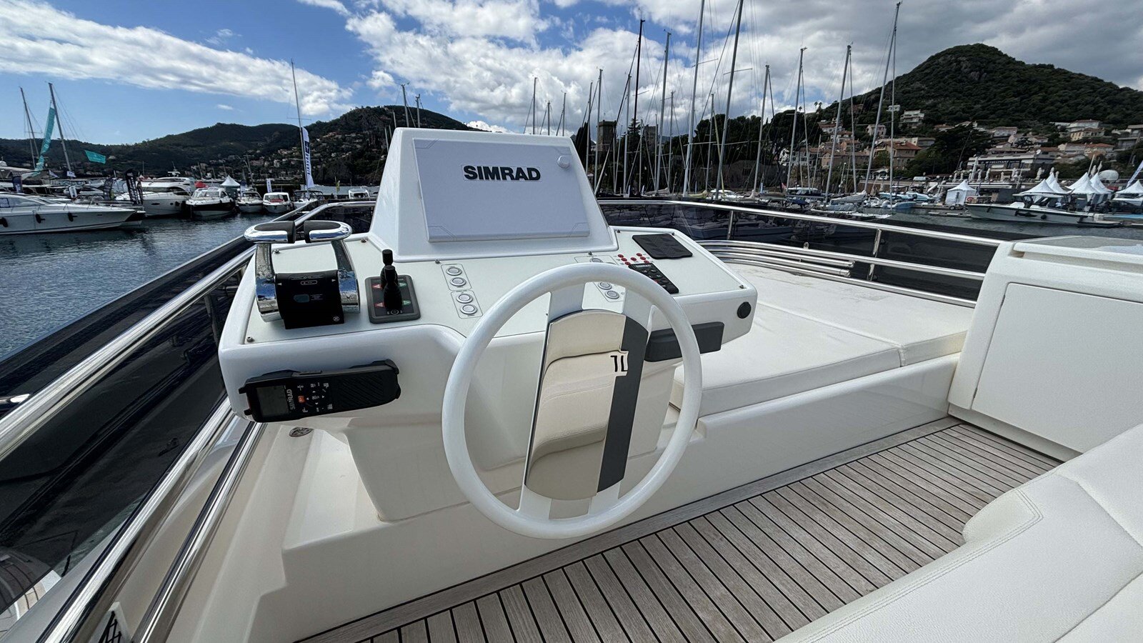 2020-ferretti-yachts-57-2-4f0369