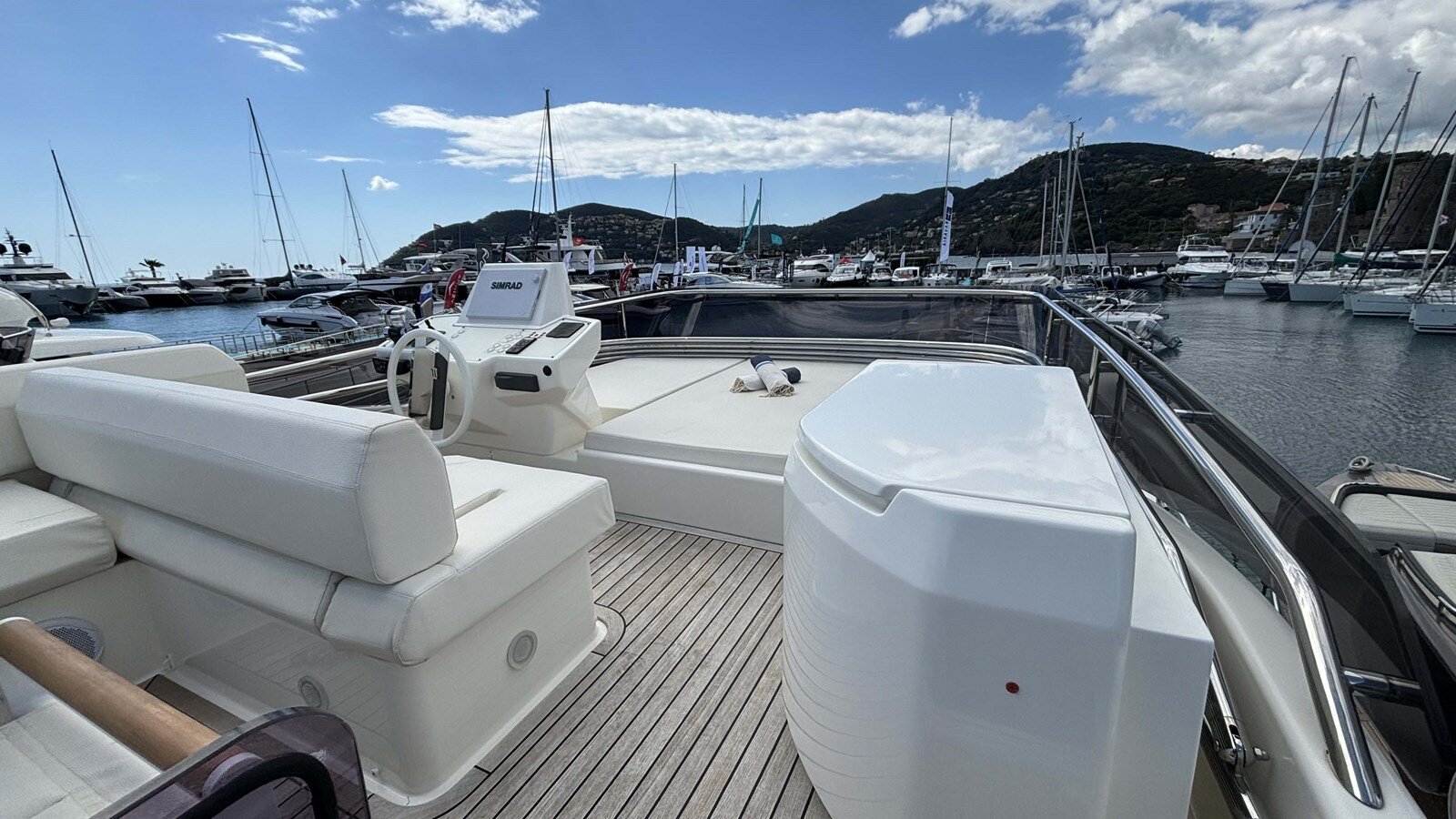 2020-ferretti-yachts-57-2-4f0369