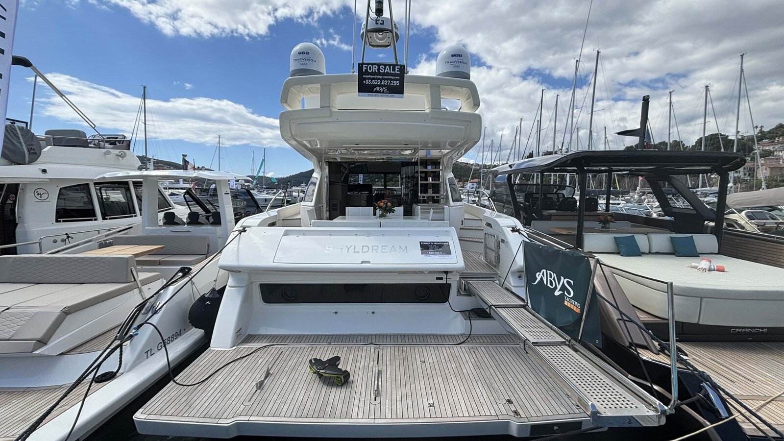 2020-ferretti-yachts-57-2-4f0369