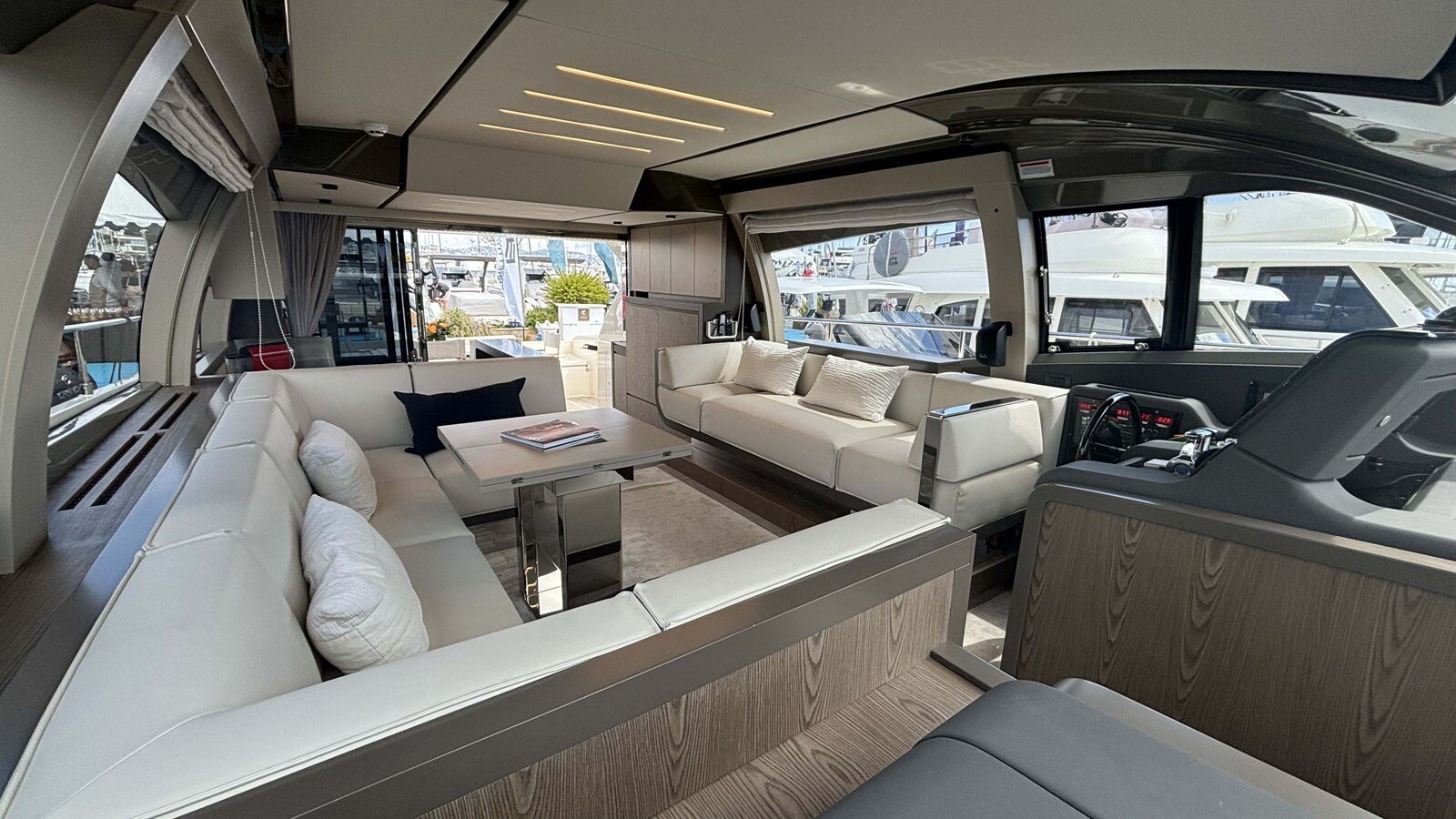 2020-ferretti-yachts-57-2-4f0369