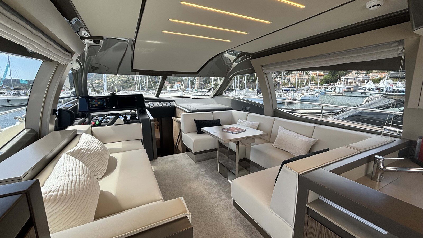 2020-ferretti-yachts-57-2-4f0369