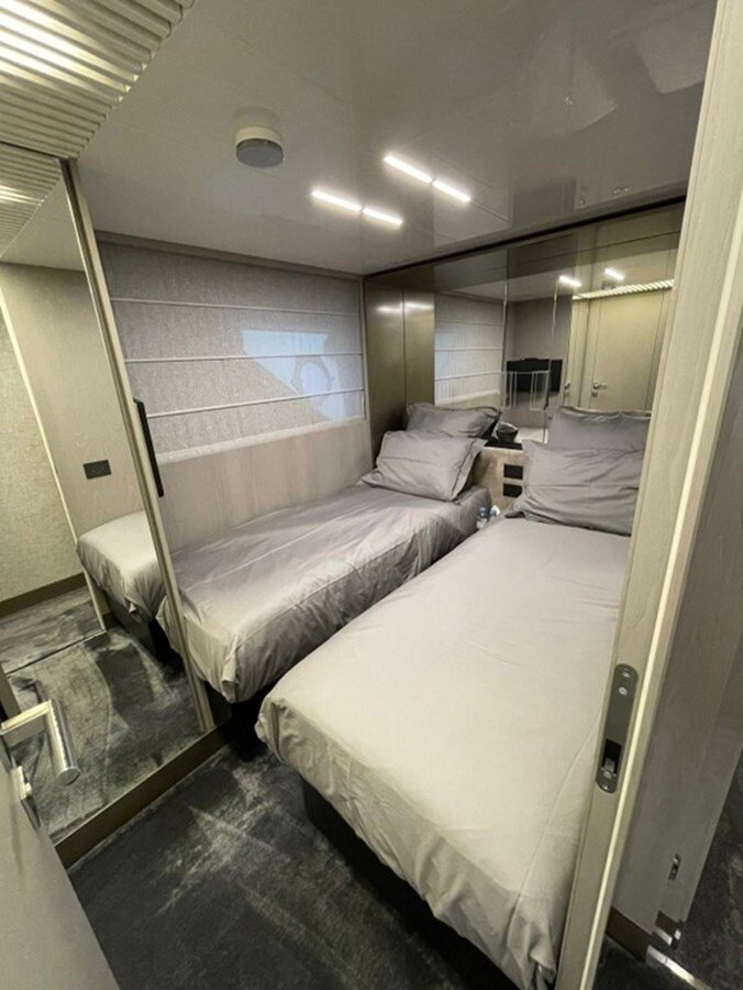 2020-ferretti-yachts-85-10-b9037a