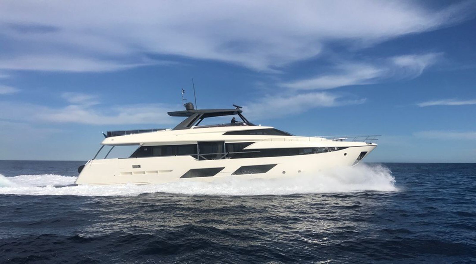 2020-ferretti-yachts-93-8-9e03c3