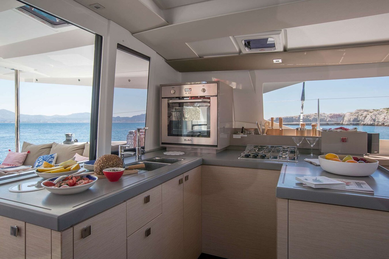 2020-fountaine-pajot-42-252ae3