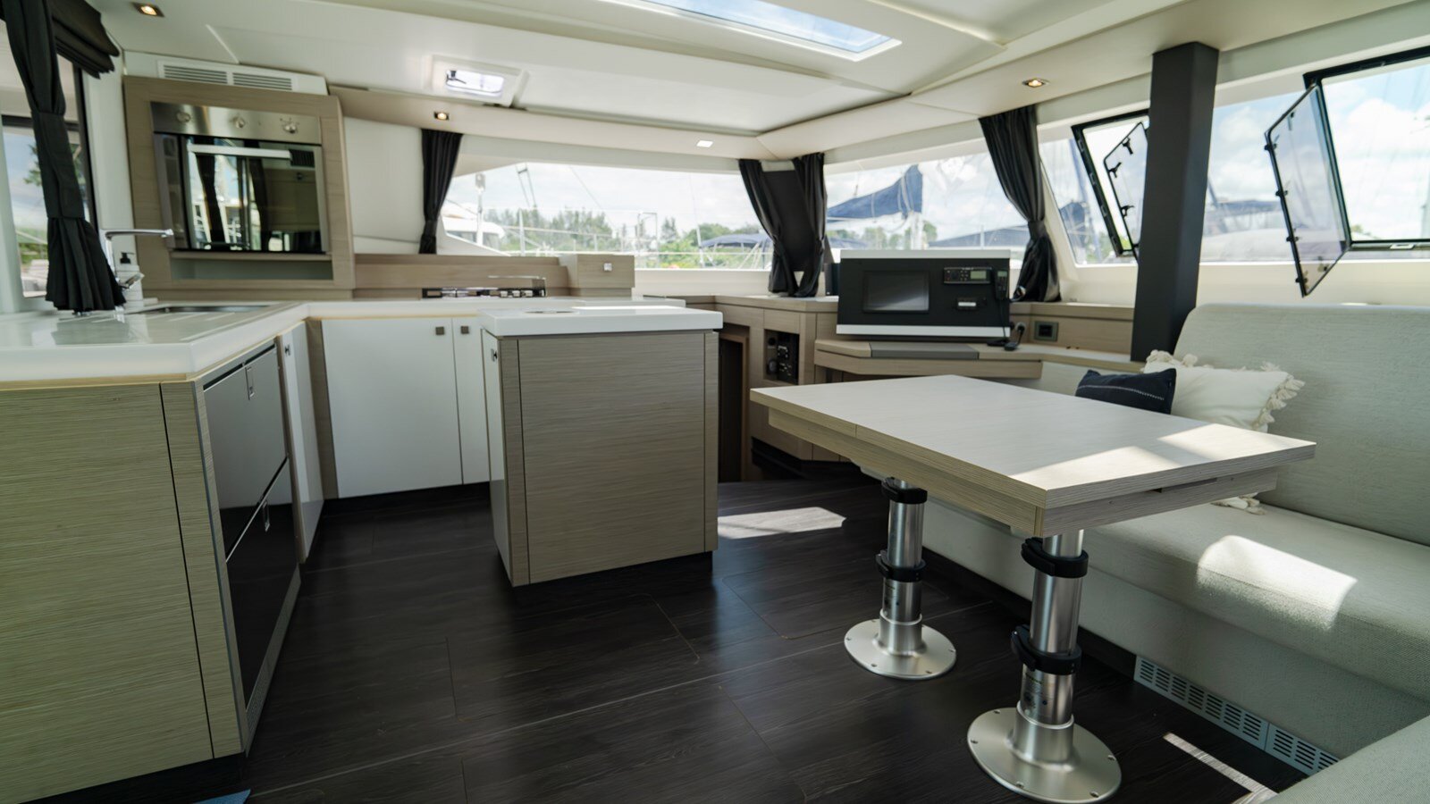 2020-fountaine-pajot-45-11-93e613