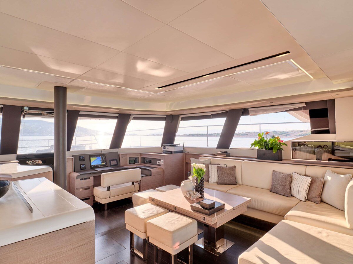 2020-fountaine-pajot-65-8-65b3ae