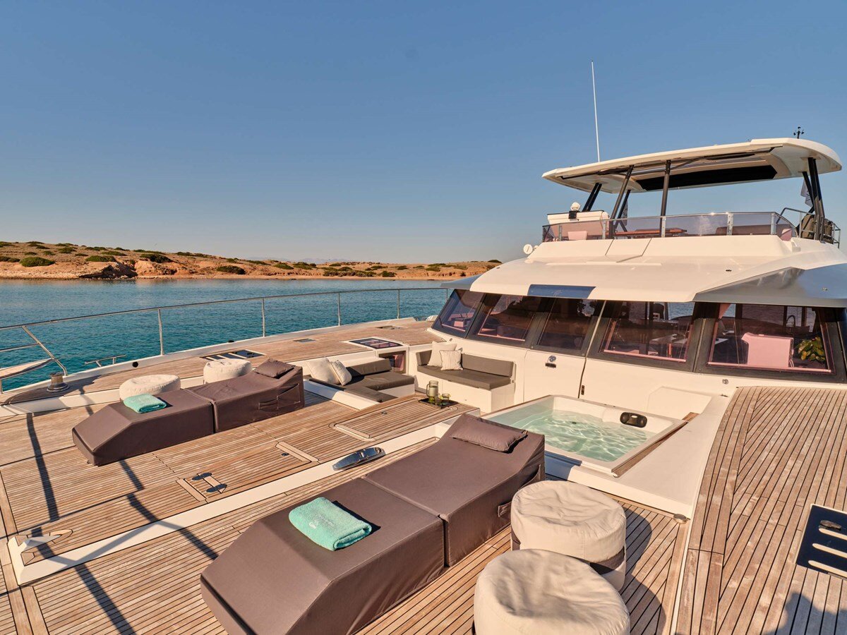 2020-fountaine-pajot-65-8-65b3ae