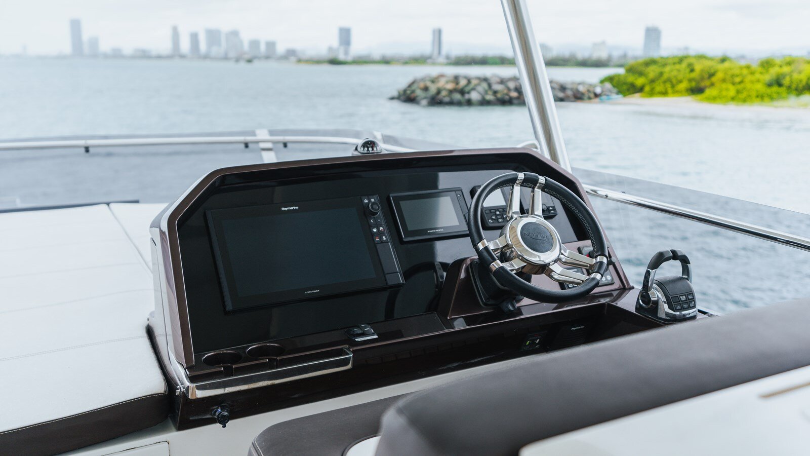 2020-galeon-yachts-68-3-adee73