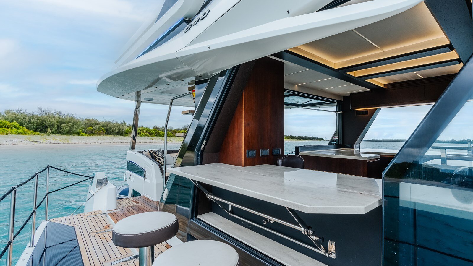 2020-galeon-yachts-68-3-adee73