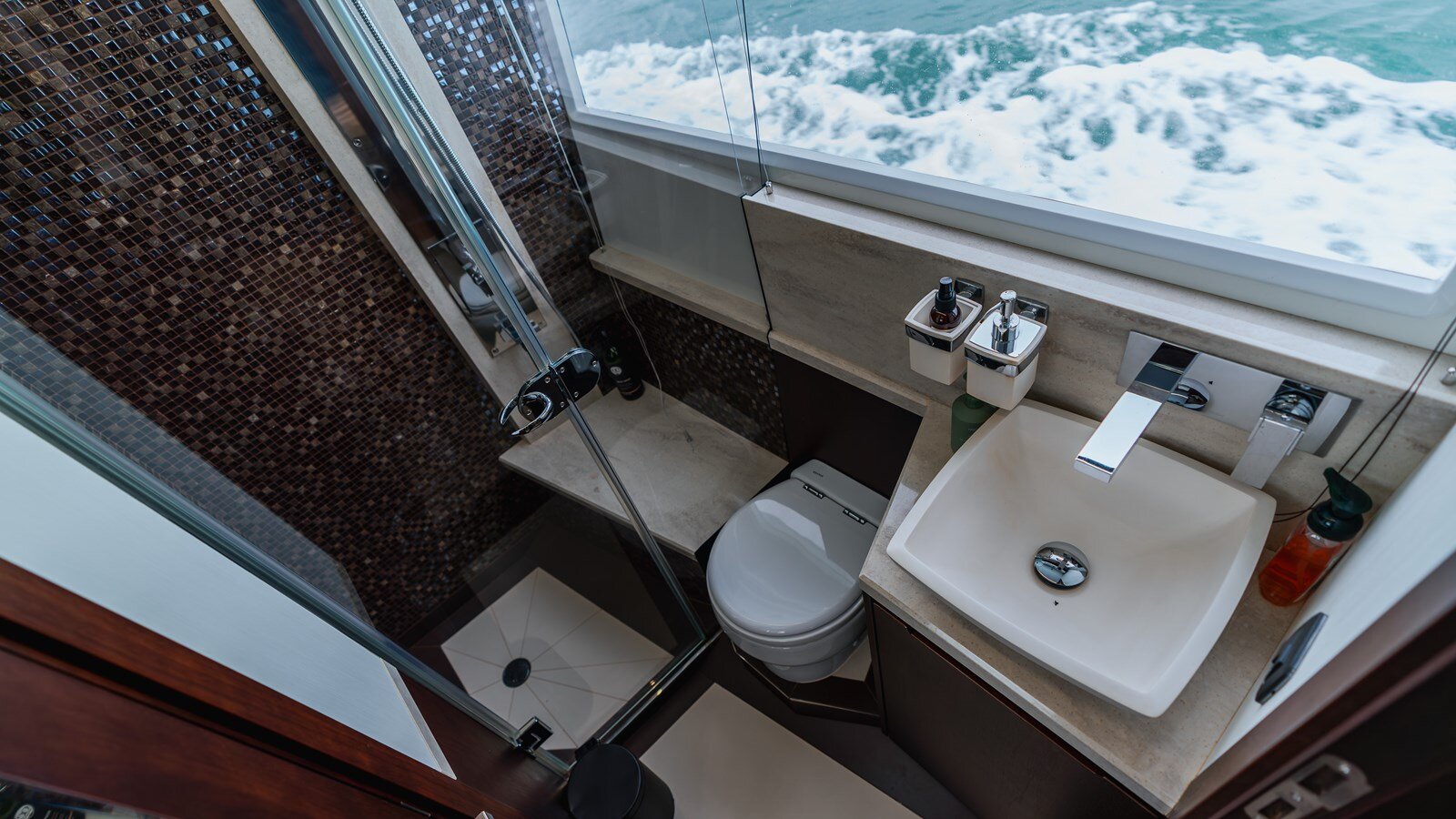 2020-galeon-yachts-68-3-adee73