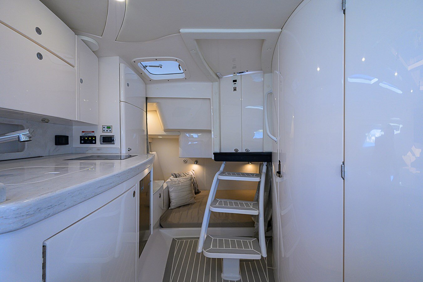 2020-intrepid-powerboats-inc-40-1-5f2837