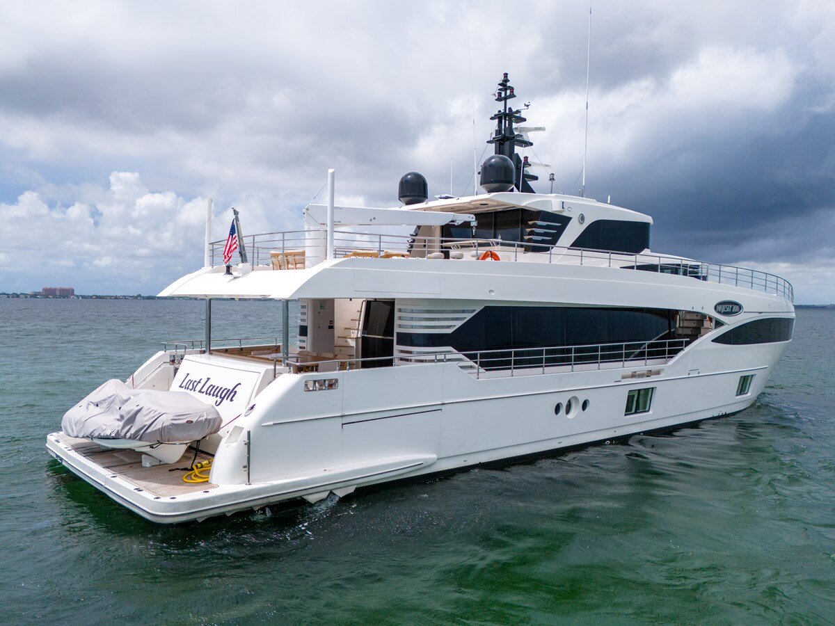 2020-majesty-motor-yachts-100-a8b5e2