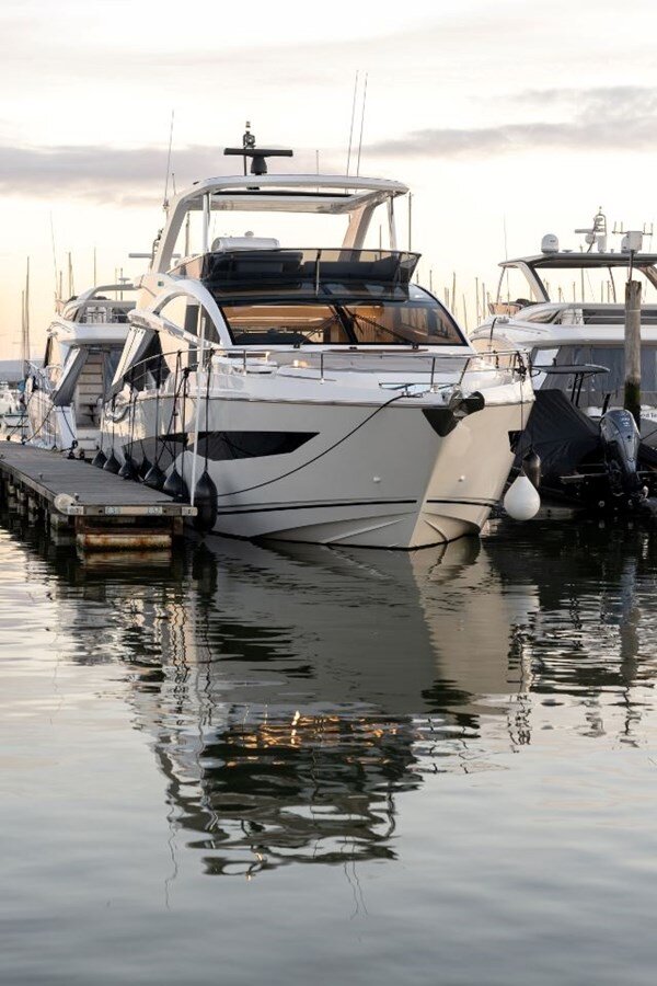 2020-pearl-motor-yachts-61-1-367094