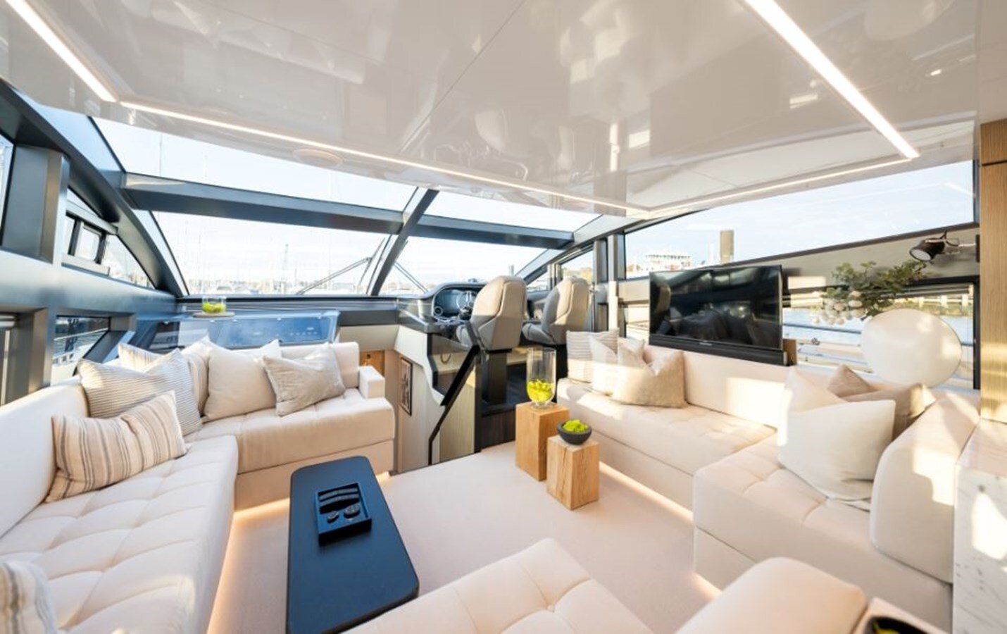 2020-pearl-motor-yachts-61-1-367094