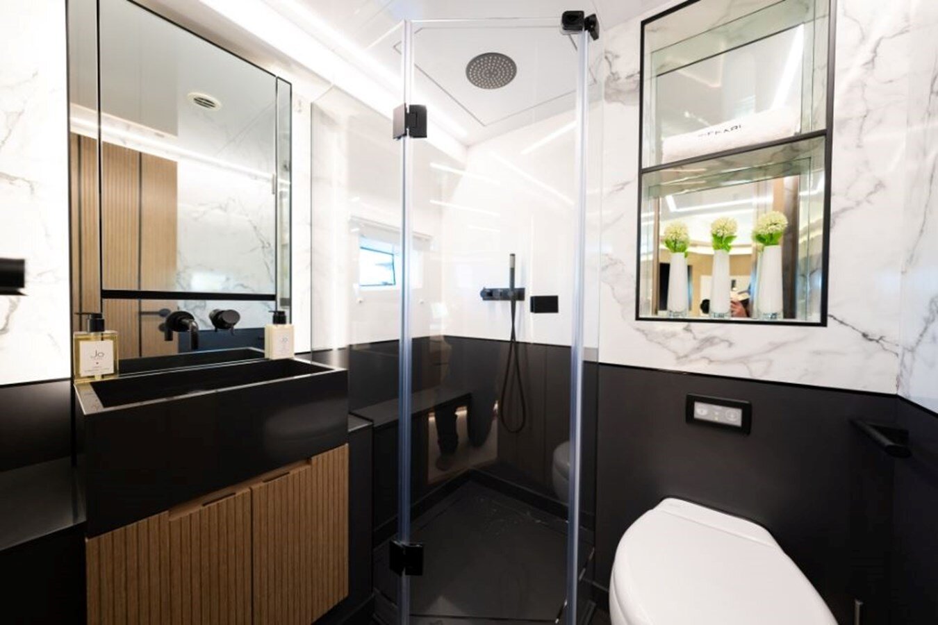 2020-pearl-motor-yachts-61-1-367094