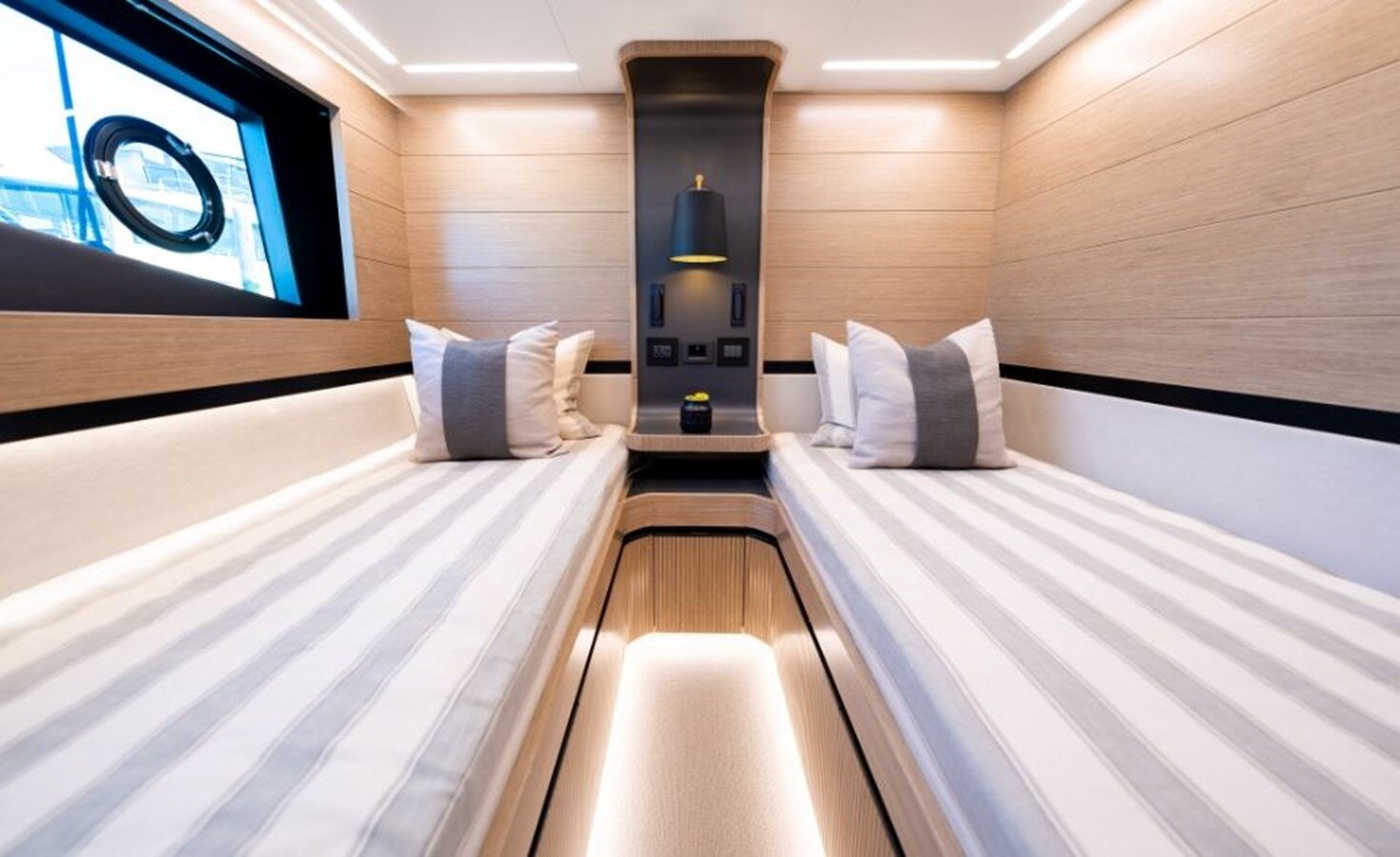 2020-pearl-motor-yachts-61-1-367094