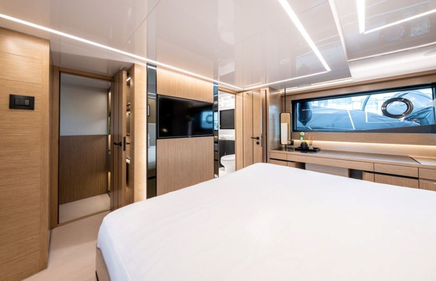 2020-pearl-motor-yachts-61-1-367094