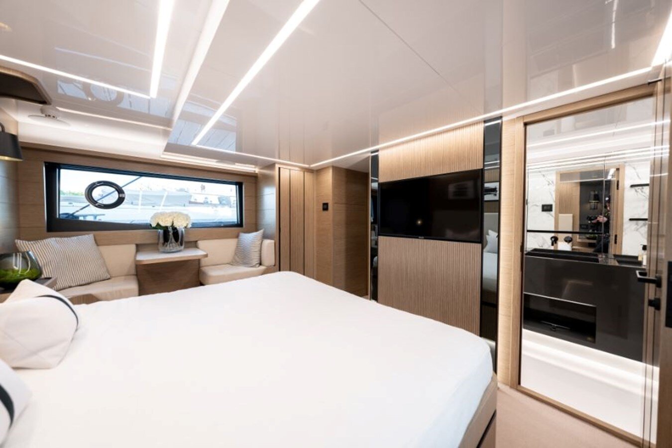 2020-pearl-motor-yachts-61-1-367094