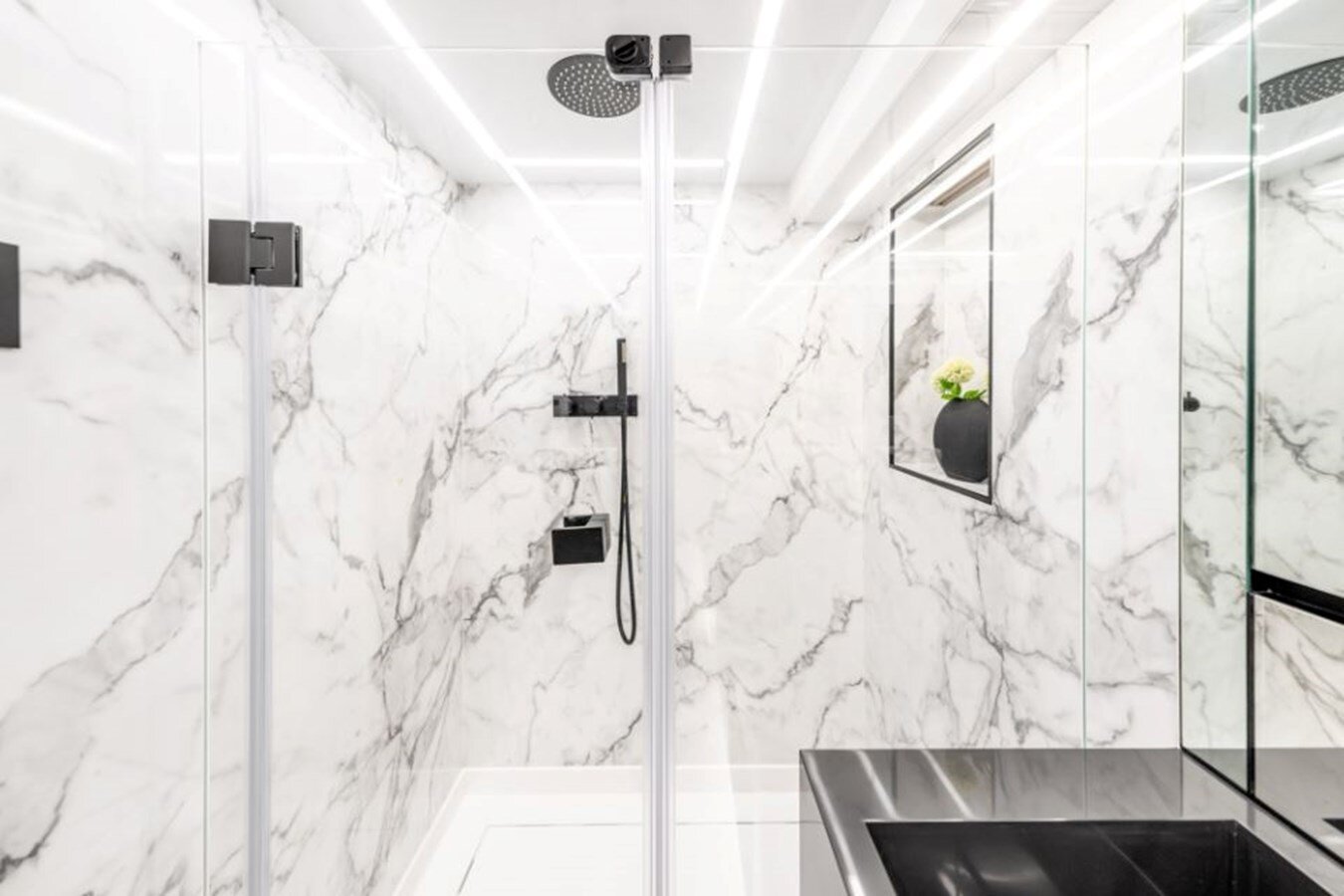 2020-pearl-motor-yachts-61-1-367094