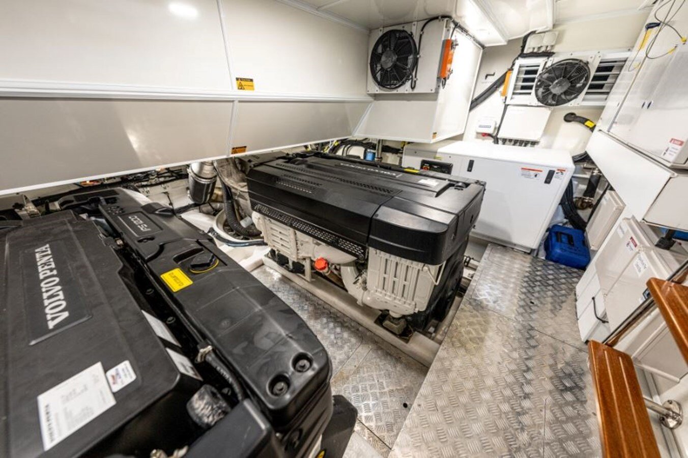 2020-pearl-motor-yachts-61-1-367094