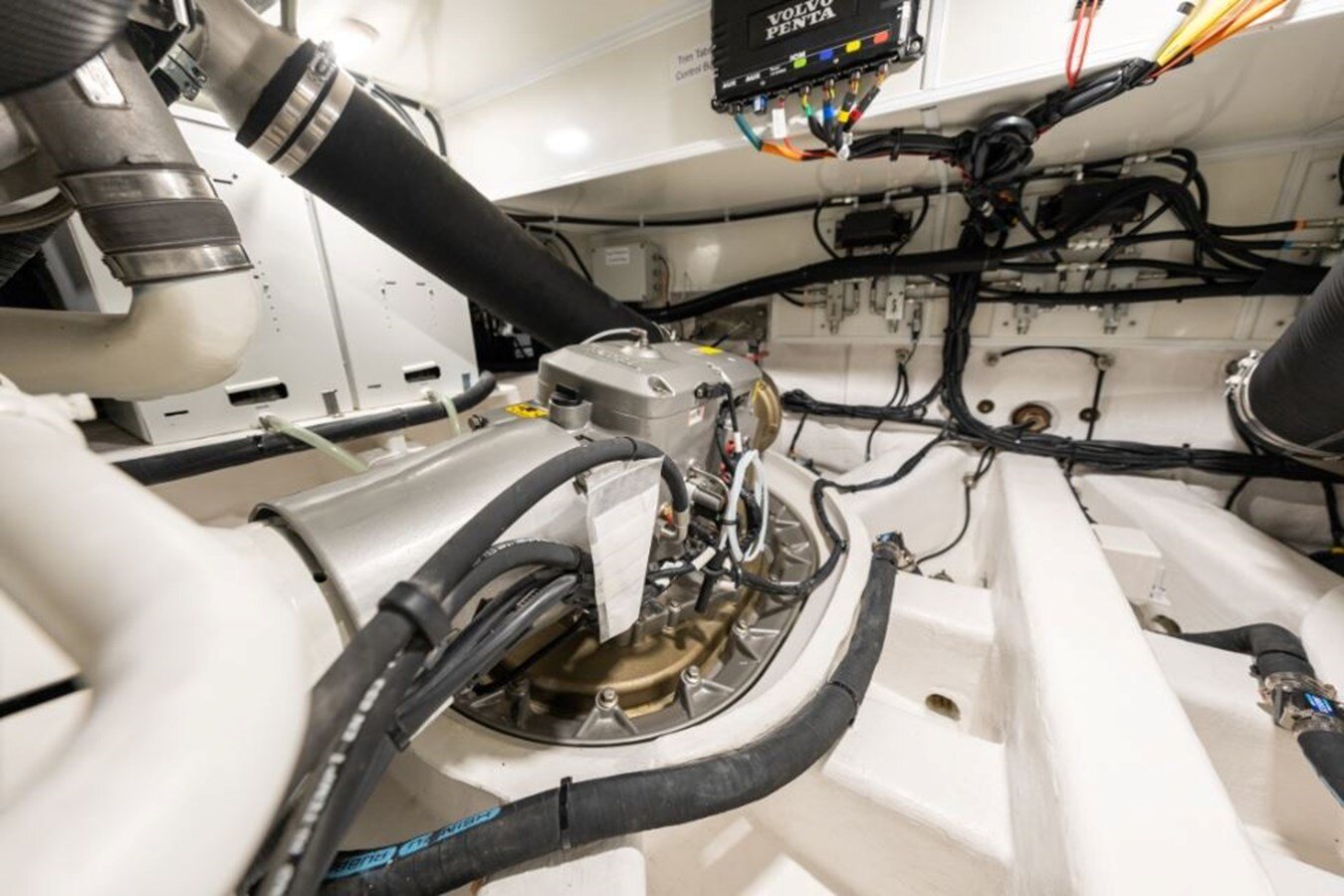 2020-pearl-motor-yachts-61-1-367094