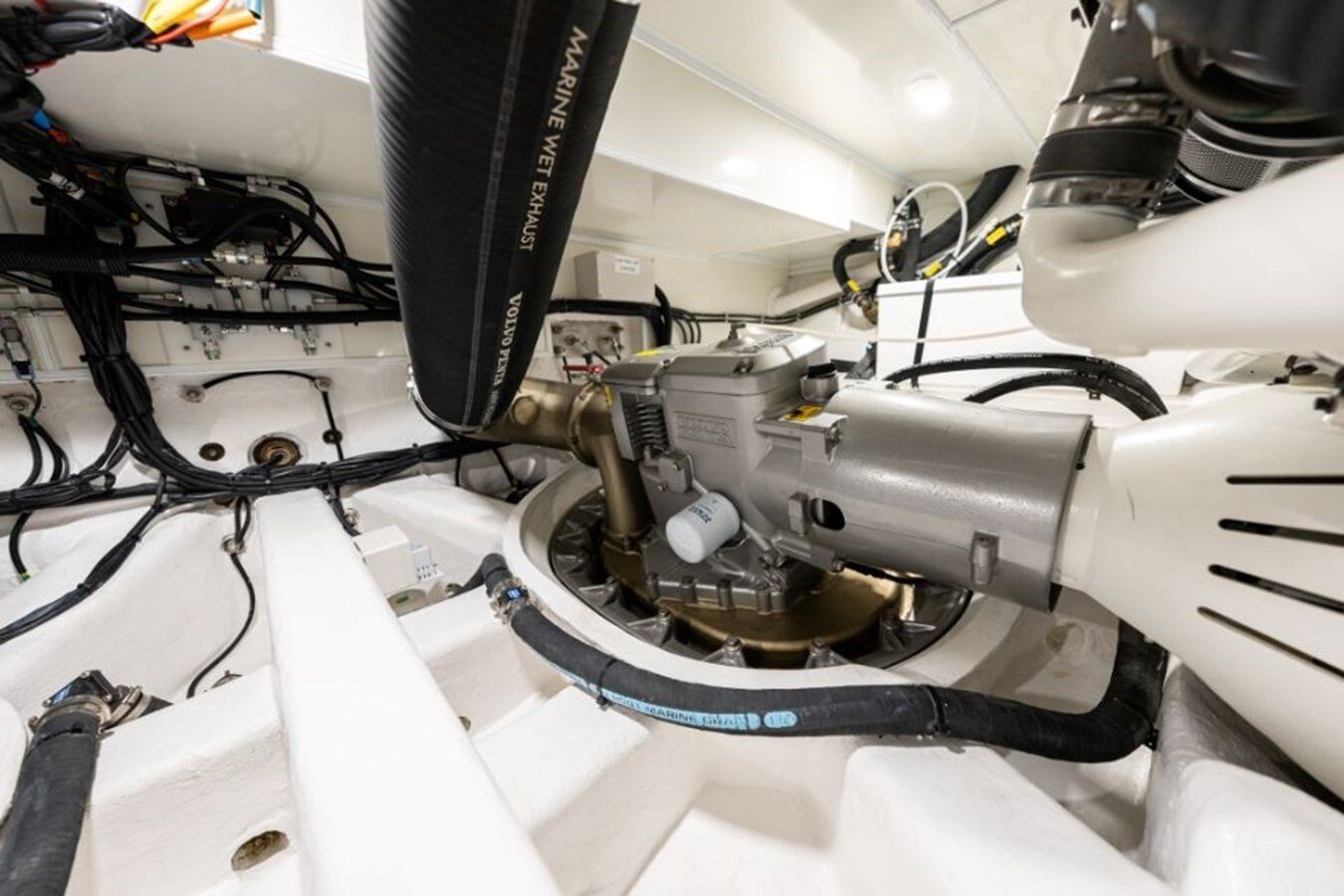 2020-pearl-motor-yachts-61-1-367094