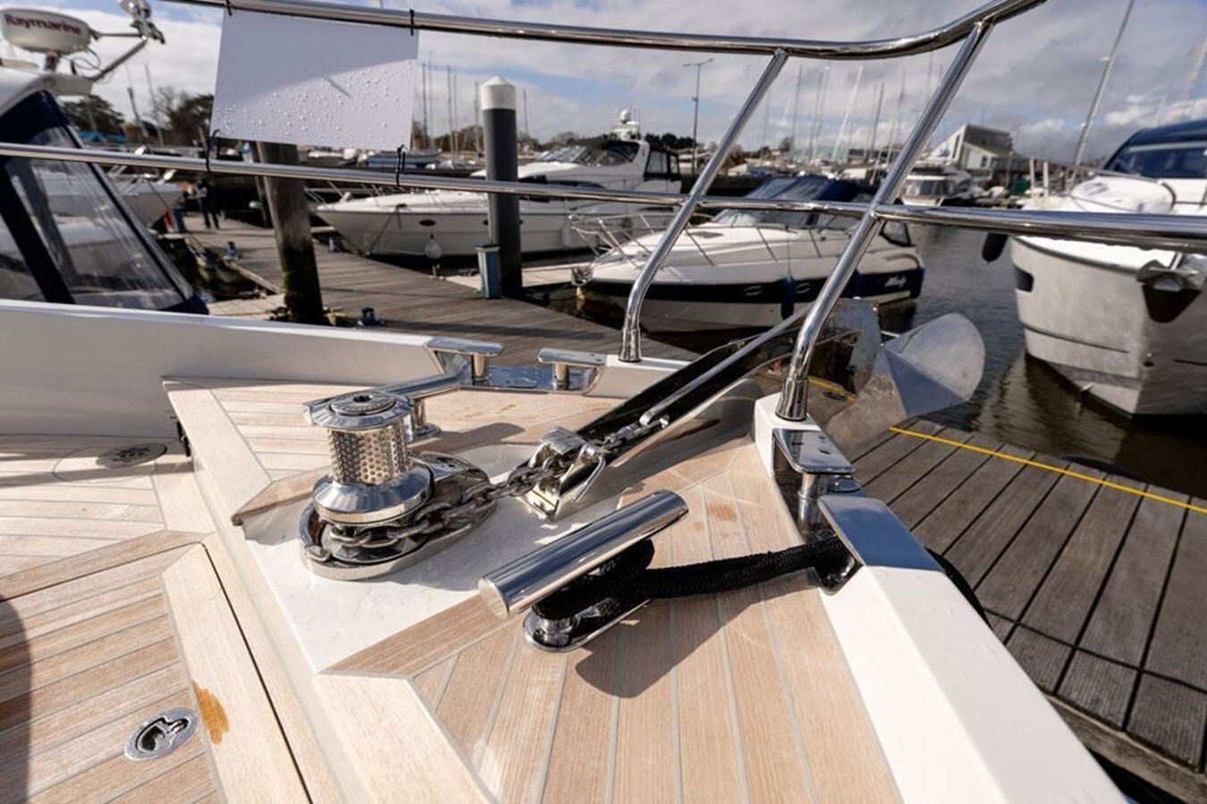 2020-pearl-motor-yachts-61-1e0f5c