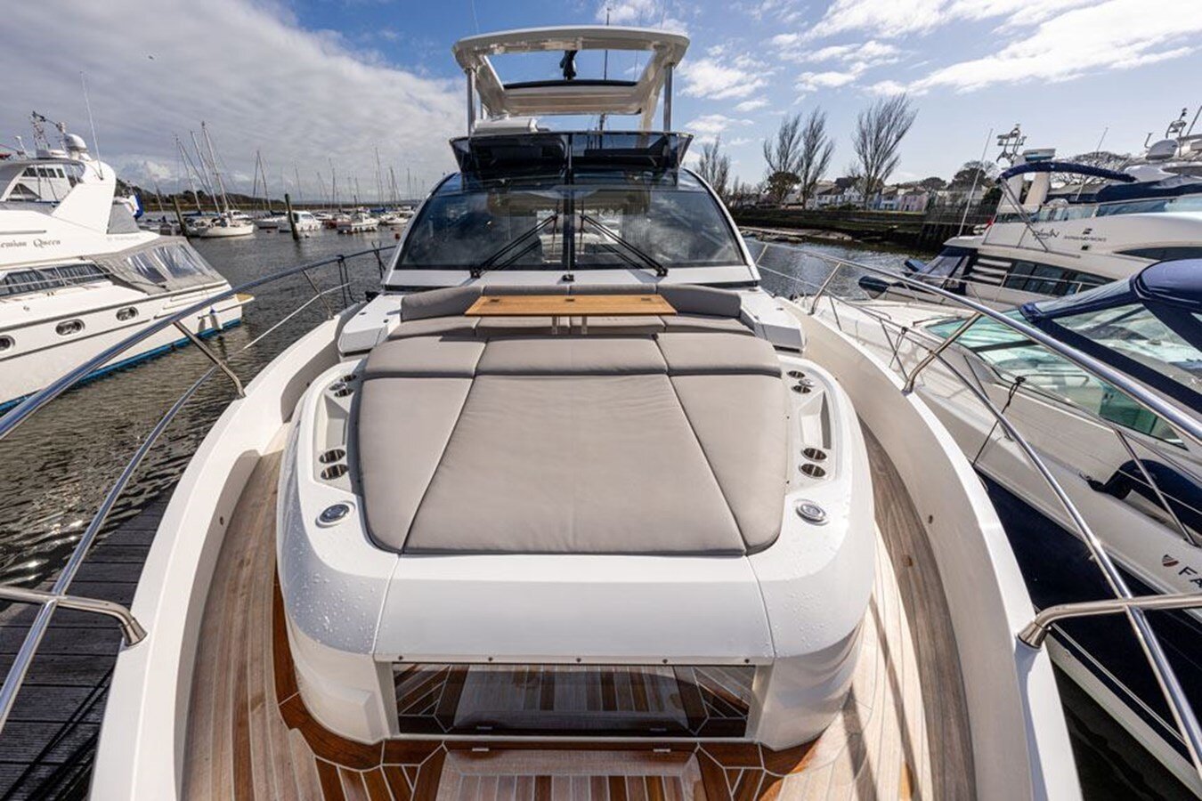2020-pearl-motor-yachts-61-1e0f5c